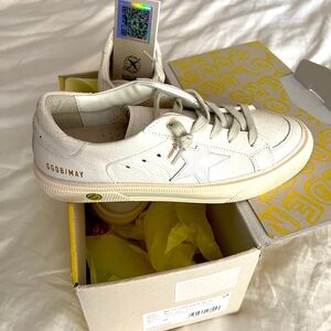 Kids Golden Goose Sneakers size 35 brand new NWT